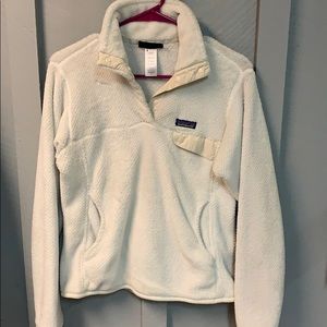 White pull over Patagonia